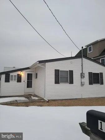 $2,250 | 131 South Commodore Drive, Tuckerton, NJ 08087