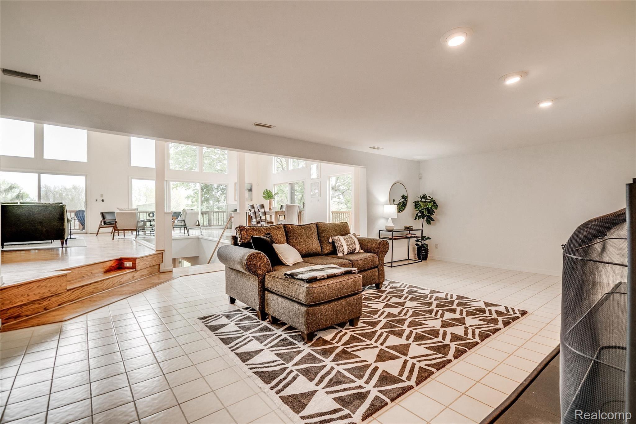 2870 West Hickory Grove Road Bloomfield Hills, MI 48302 - Photo 9 of 31 Hick Living Transition.jpeg