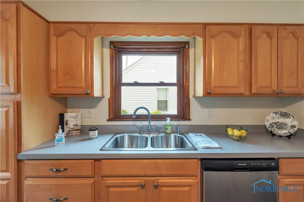 853 Mambrino Road Oregon, OH 43616 - Photo 14 of 32 Gallery Image 14