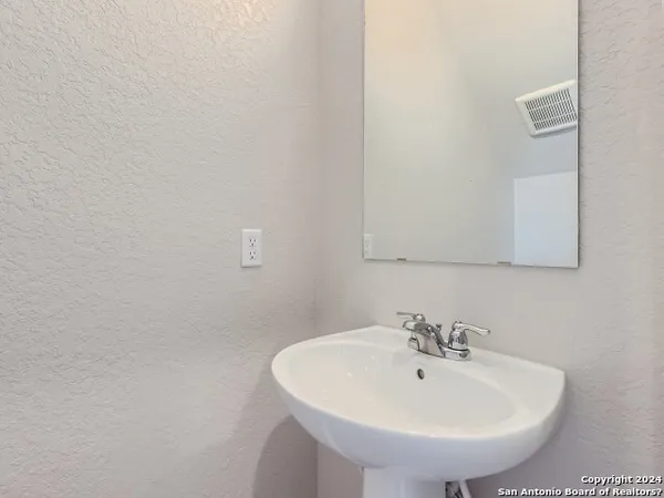 $1,800 | 3331 Rosita Way, San Antonio, TX 78224