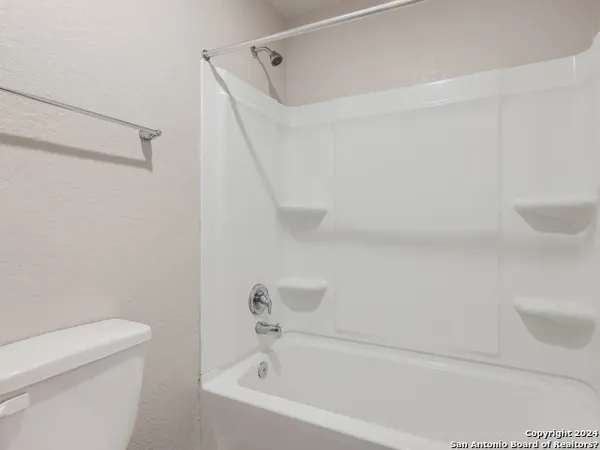 $1,800 | 3331 Rosita Way, San Antonio, TX 78224