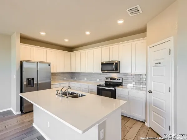 $1,800 | 3331 Rosita Way, San Antonio, TX 78224