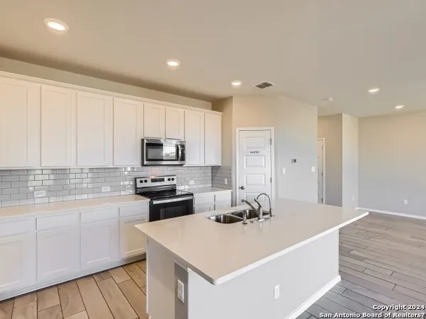 $1,800 | 3331 Rosita Way, San Antonio, TX 78224