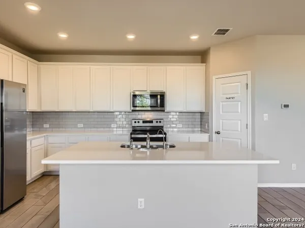 $1,800 | 3331 Rosita Way, San Antonio, TX 78224