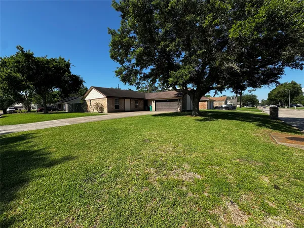 $1,950 | 9914 El Chaco Drive, Baytown, TX 77521