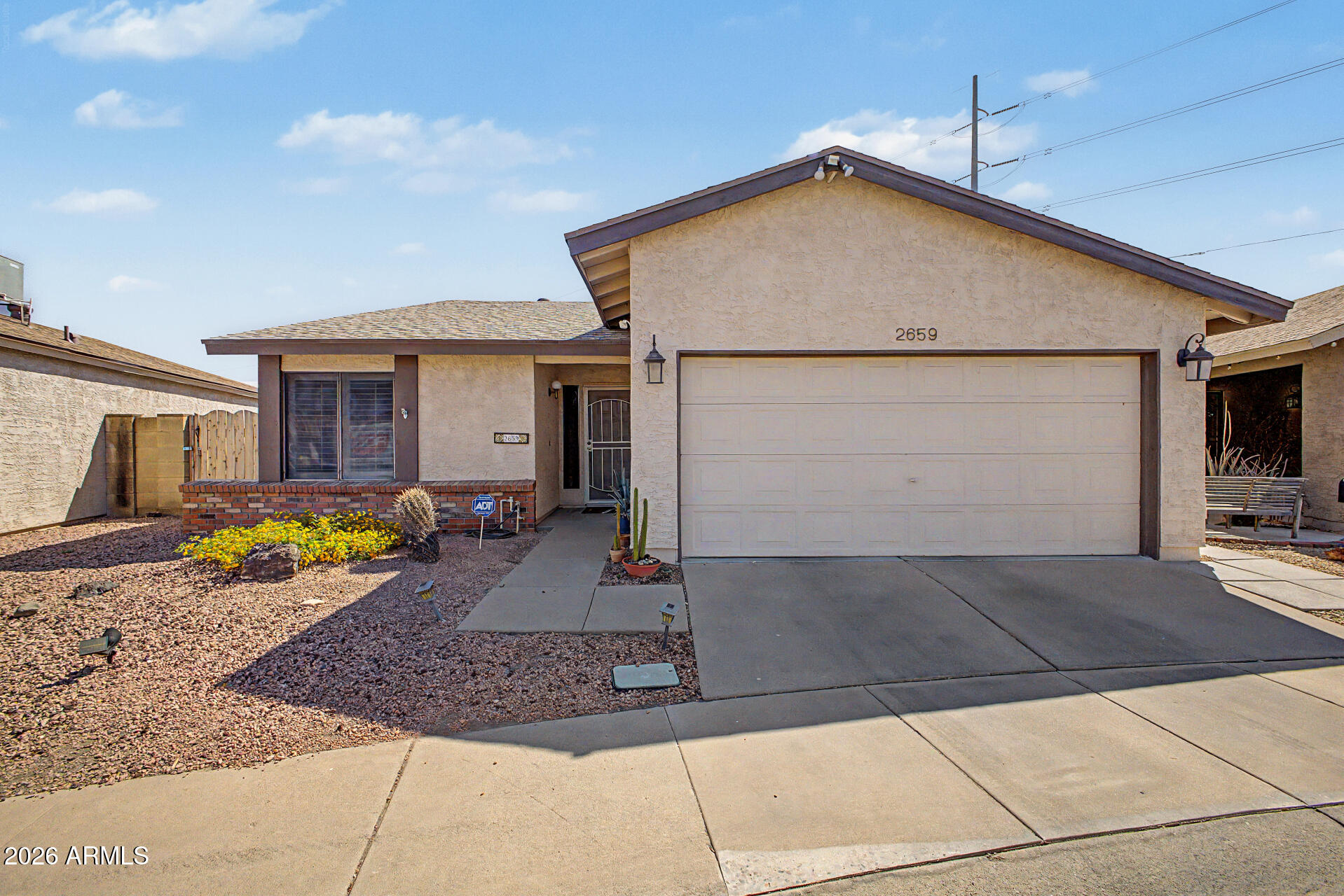 2659 West Hearn Road Phoenix, AZ 85023 - Photo 1 of 25 a view of a house with tub