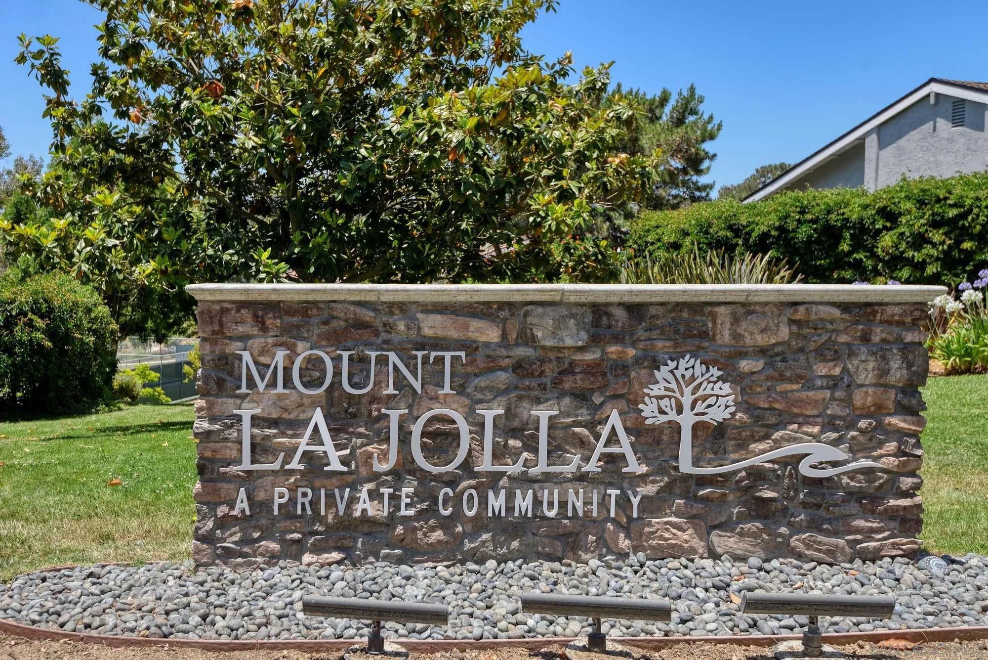 2075 Caminito Circulo Sur La Jolla, CA 92037 - Photo 19 of 26 a outdoor space with of a tree