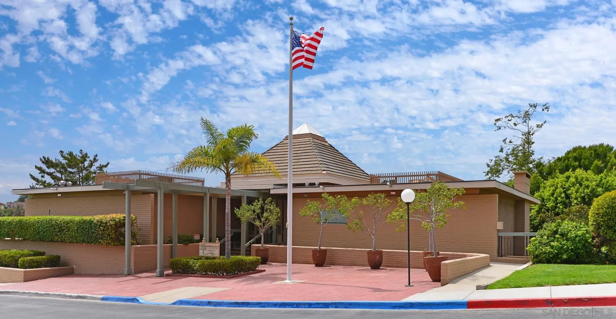 2075 Caminito Circulo Sur La Jolla, CA 92037 - Photo 23 of 26 a front view of a house with garden