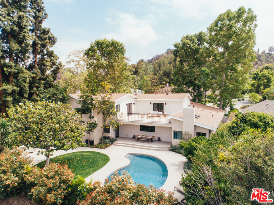 15655 Woodvale Road Encino, CA 91436 - Photo 1 of 15