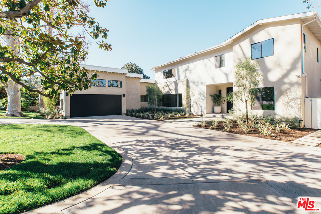 15655 Woodvale Road Encino, CA 91436 - Photo 2 of 15