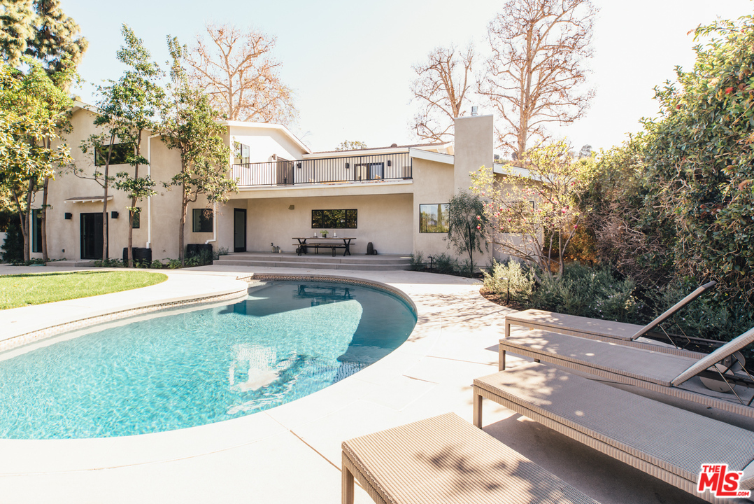 15655 Woodvale Road Encino, CA 91436 - Photo 12 of 15