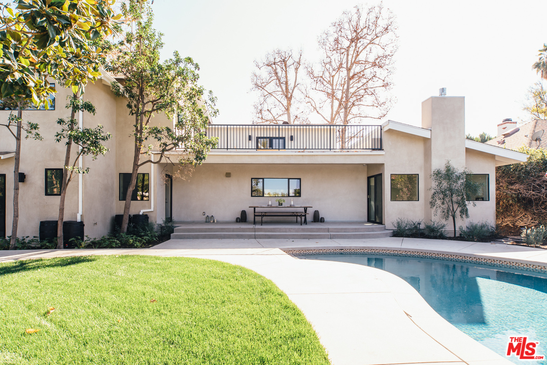 15655 Woodvale Road Encino, CA 91436 - Photo 14 of 15