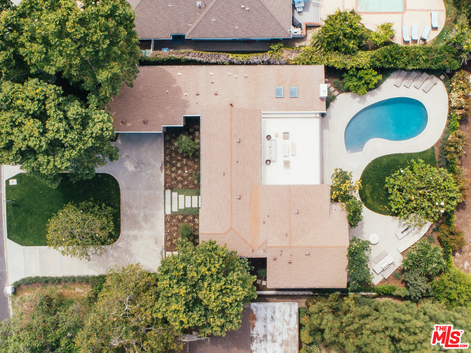 15655 Woodvale Road Encino, CA 91436 - Photo 15 of 15