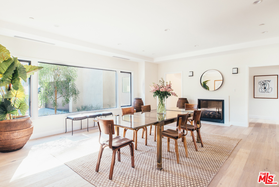 15655 Woodvale Road Encino, CA 91436 - Photo 6 of 15