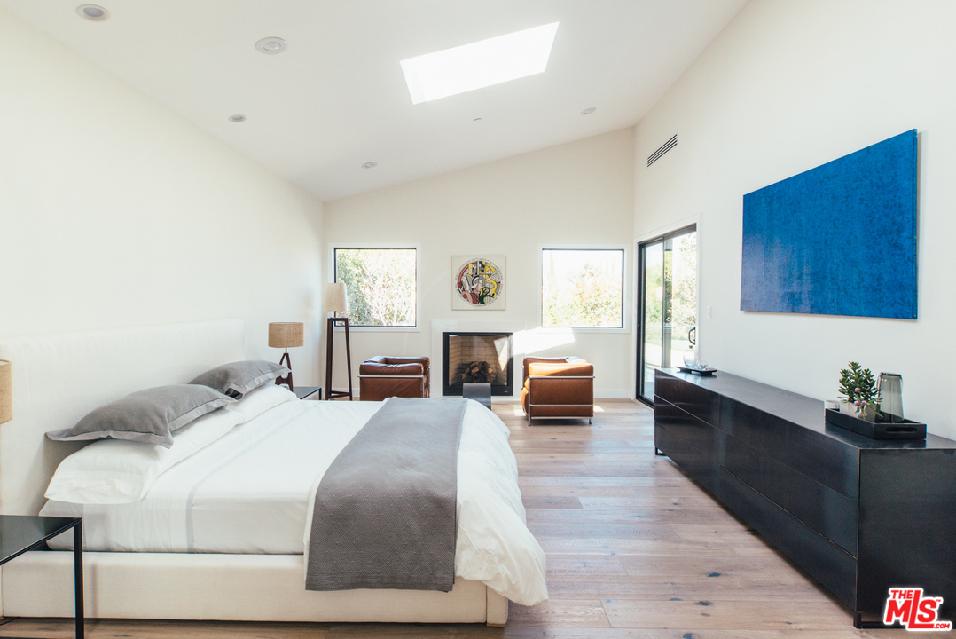 15655 Woodvale Road Encino, CA 91436 - Photo 7 of 15