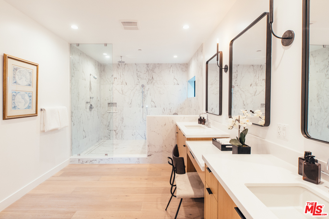 15655 Woodvale Road Encino, CA 91436 - Photo 8 of 15