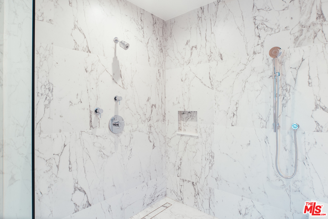 15655 Woodvale Road Encino, CA 91436 - Photo 9 of 15