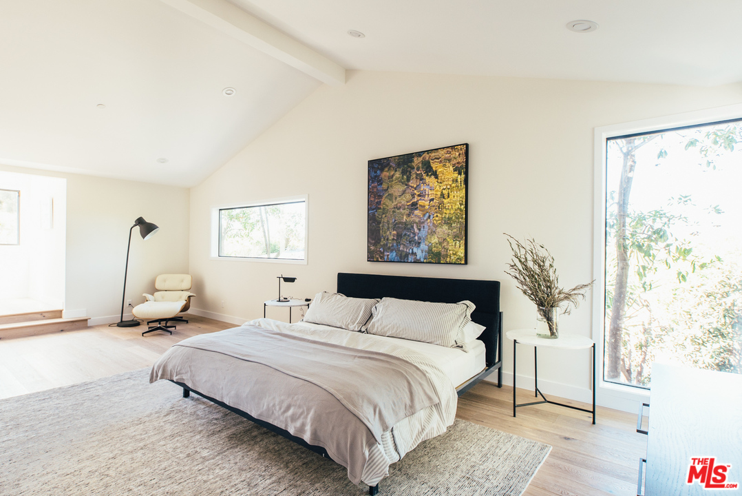 15655 Woodvale Road Encino, CA 91436 - Photo 10 of 15