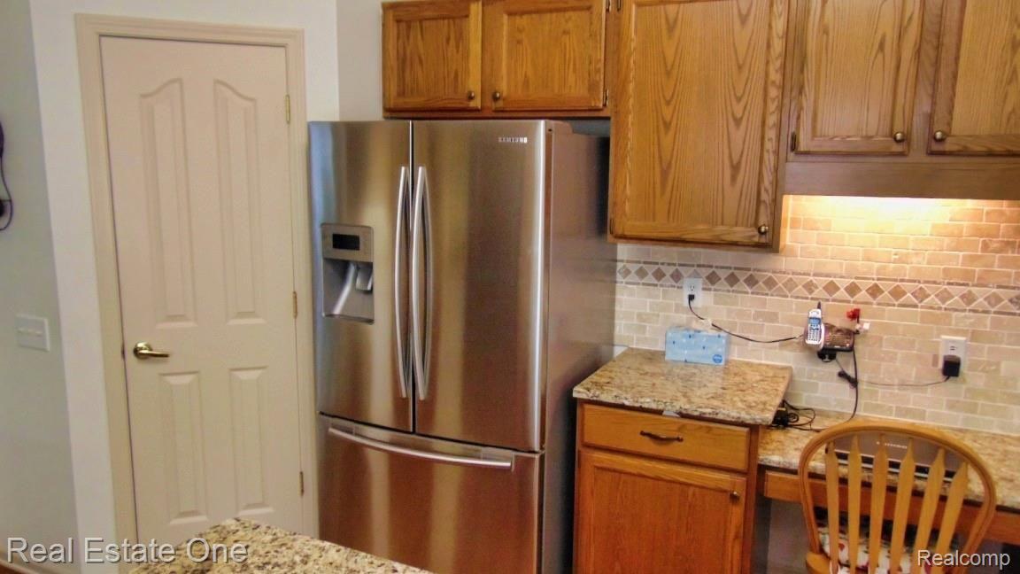 2458 Pleasant View Drive Rochester, MI 48306 - Photo 9 of 68 DSC00175.jpeg