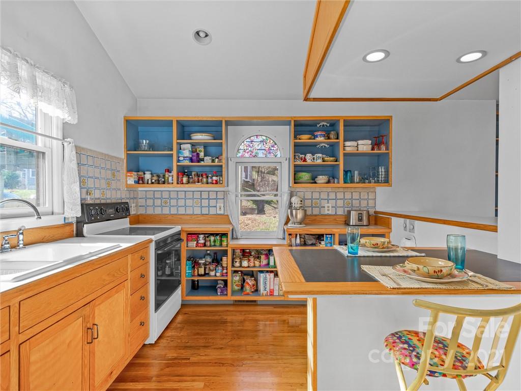 89 Washington Road Asheville, NC 28801 - Photo 11 of 33 Gallery Image 11