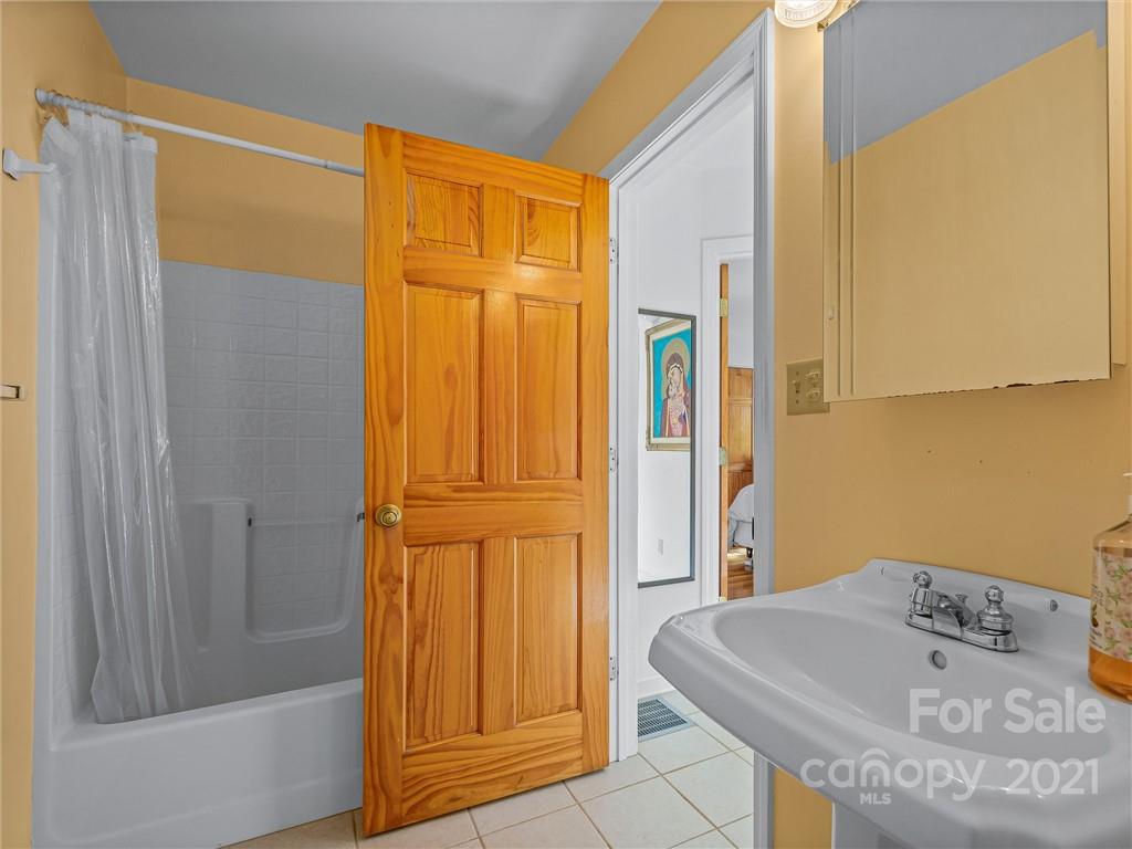 89 Washington Road Asheville, NC 28801 - Photo 16 of 33 Gallery Image 16