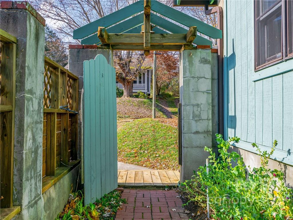 89 Washington Road Asheville, NC 28801 - Photo 23 of 33 Gallery Image 23