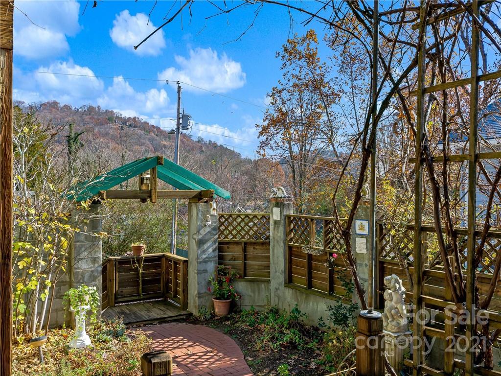 89 Washington Road Asheville, NC 28801 - Photo 5 of 33 Gallery Image 5