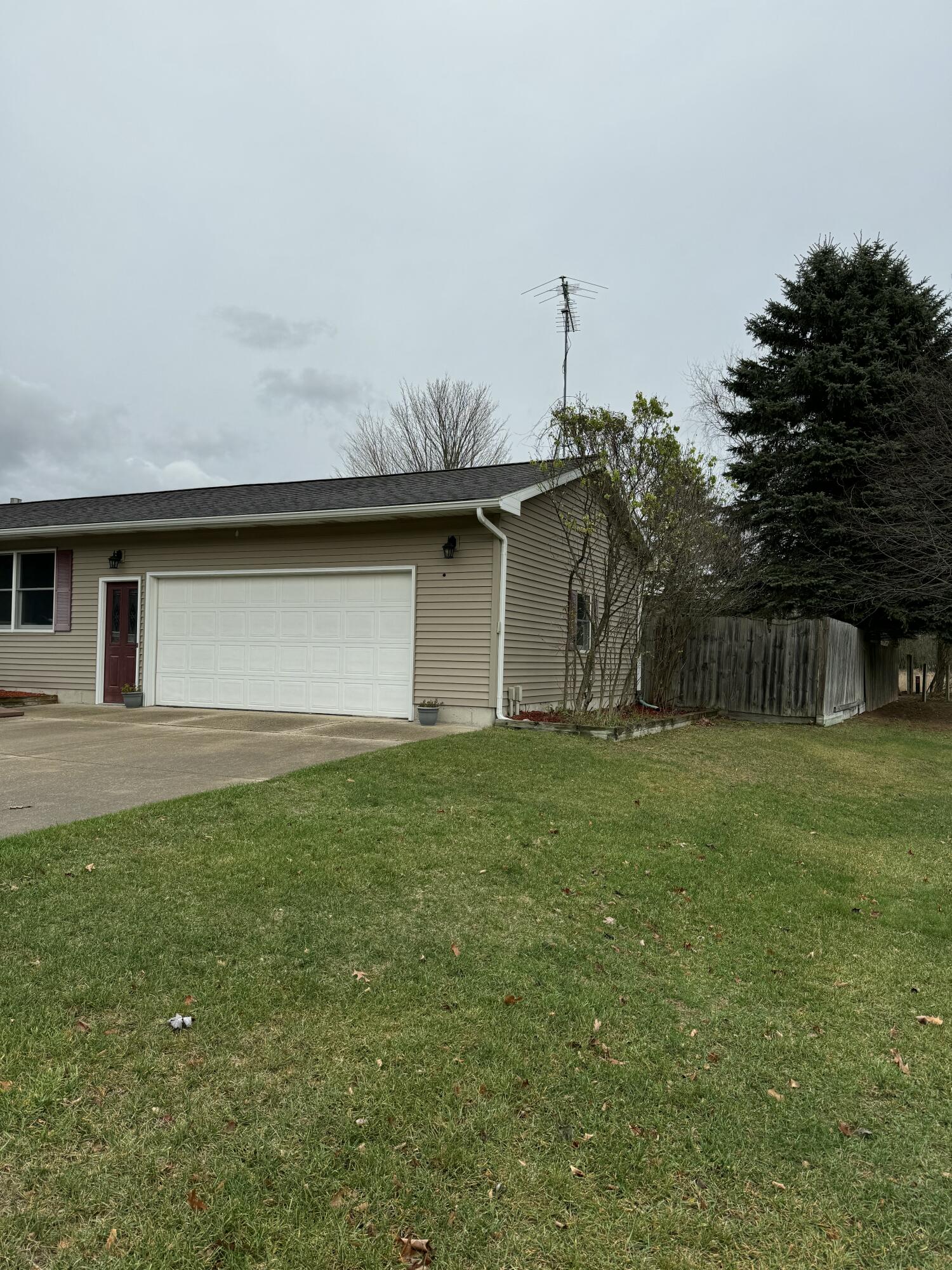 1833 Guthrie Road Manistee, MI 49660 - Photo 3 of 22 Garage