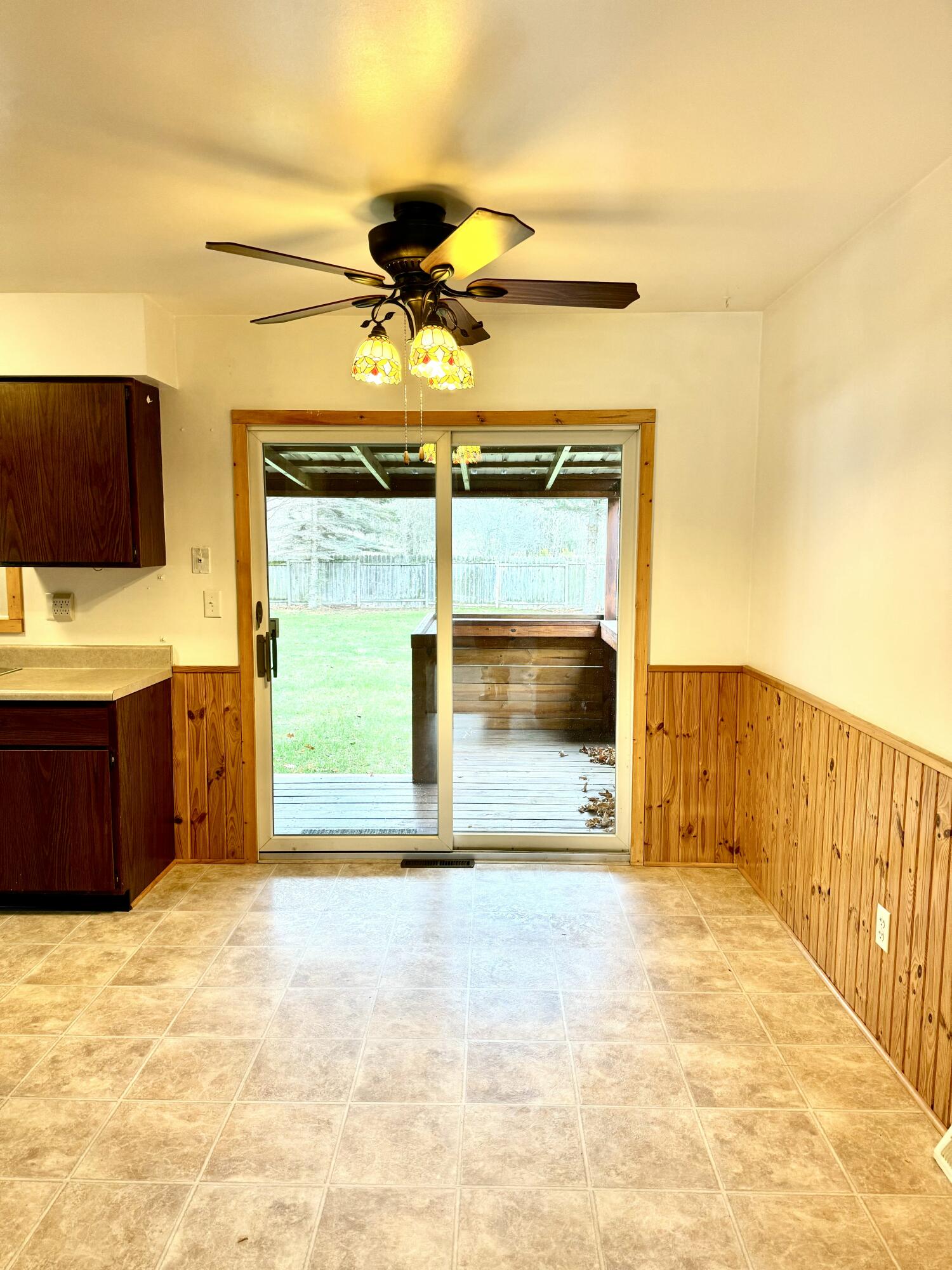 1833 Guthrie Road Manistee, MI 49660 - Photo 7 of 22 Dining Area