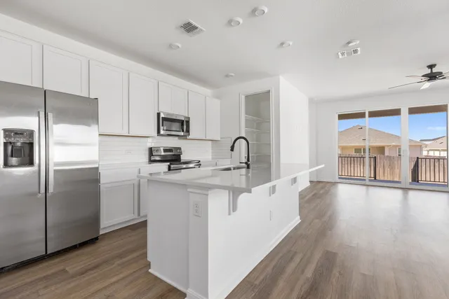 $2,050 | 612 Seabiscuit Drive, Jarrell, TX 76537