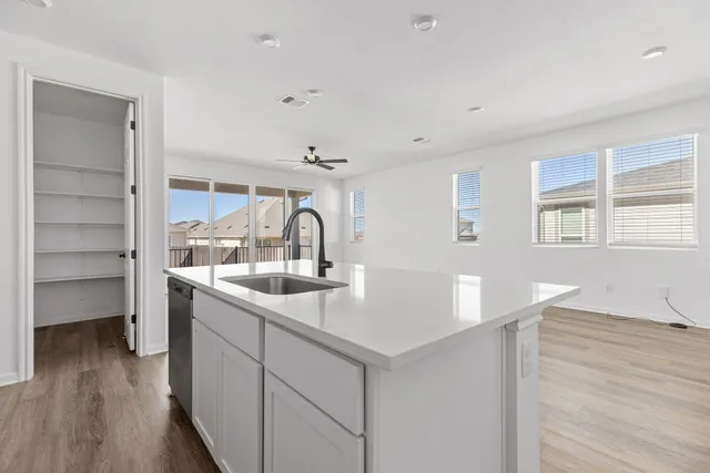 $2,050 | 612 Seabiscuit Drive, Jarrell, TX 76537