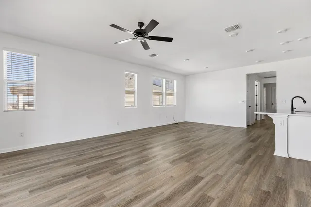 $2,050 | 612 Seabiscuit Drive, Jarrell, TX 76537