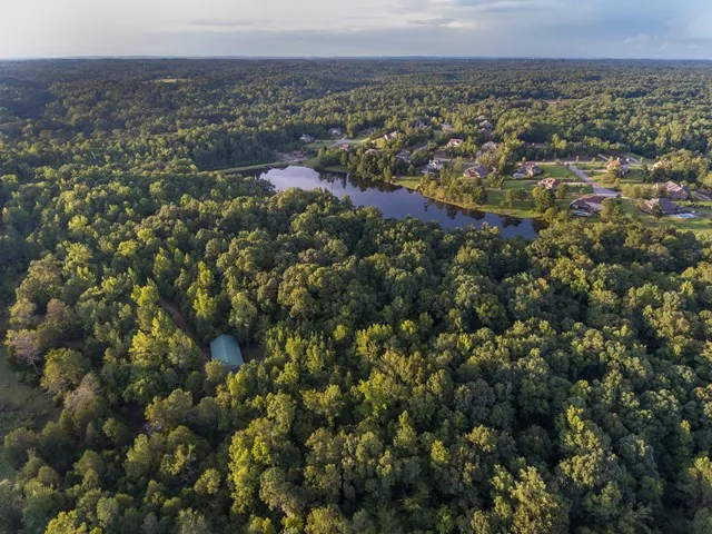 a view of a lake with houses in back