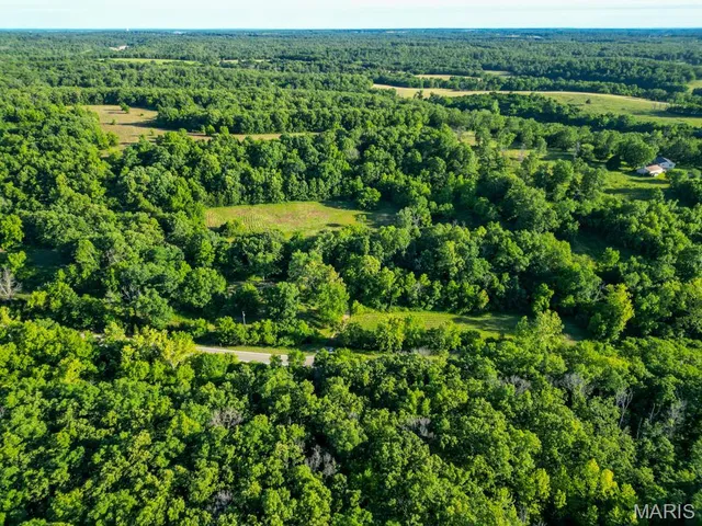 $300,000 | 14300 State Highway 32, Lebanon, MO 65536