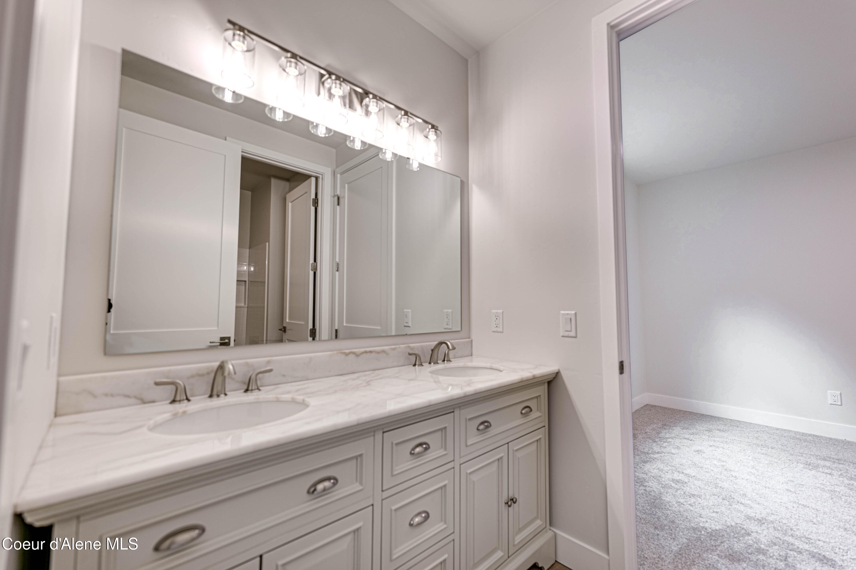 877 Main Street Wardner, ID 83837 - Photo 10 of 27 877 M-14