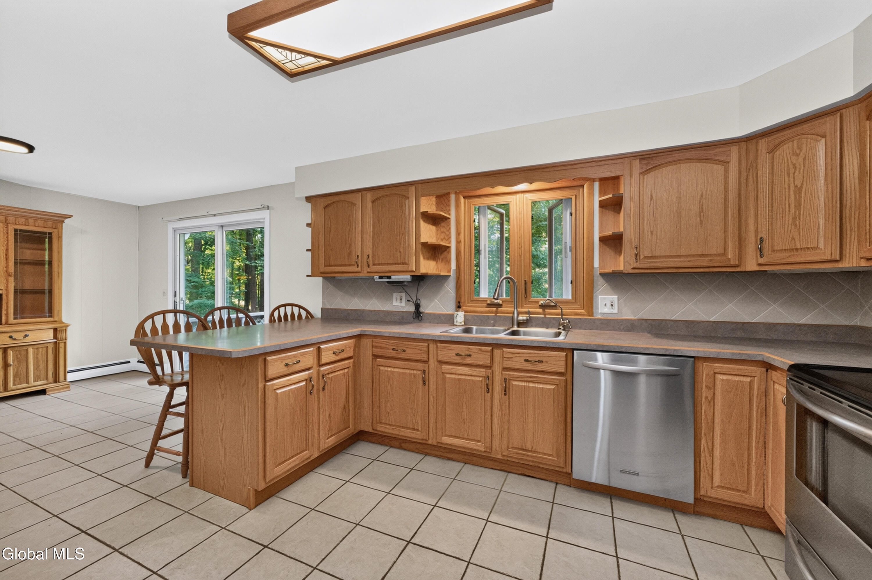 295 Font Grove Road Bethlehem, NY 12159 - Photo 3 of 53 4 Kitchen 1