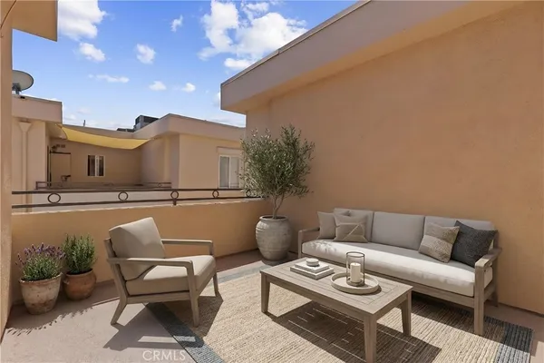 $799,000 | 4732 Radford Avenue, Unit 8, Valley Village, CA 91607