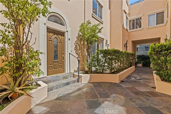 $799,000 | 4732 Radford Avenue, Unit 8, Valley Village, CA 91607