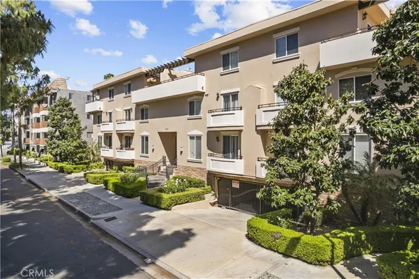 $799,000 | 4732 Radford Avenue, Unit 8, Valley Village, CA 91607