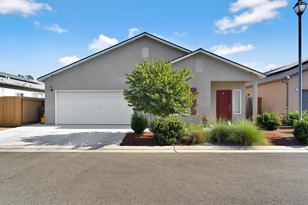 $310,000 | 375 Amber, Dinuba, CA 93618