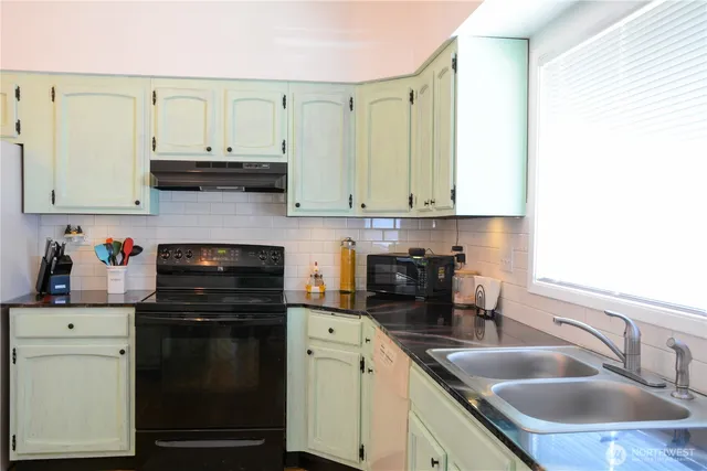 $319,995 | 202 East 3rd Avenue, Ritzville, WA 99169