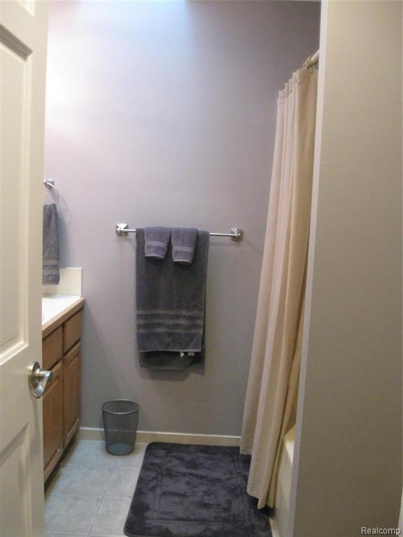 2227 North Long Lake Road, Unit 9 Fenton, MI 48430 - Photo 16 of 21