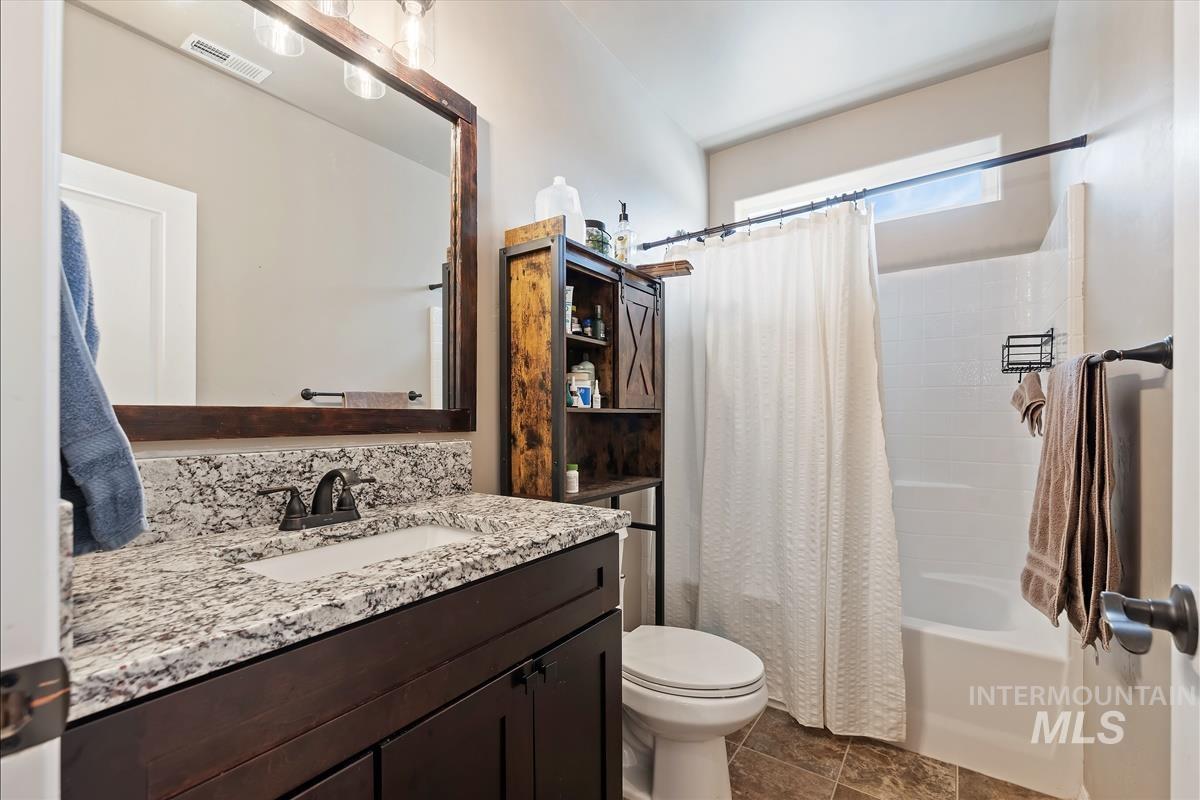 6308 South Kelso Way Boise, ID 83709 - Photo 14 of 35 Full bath with vanity and shower / bath combo
