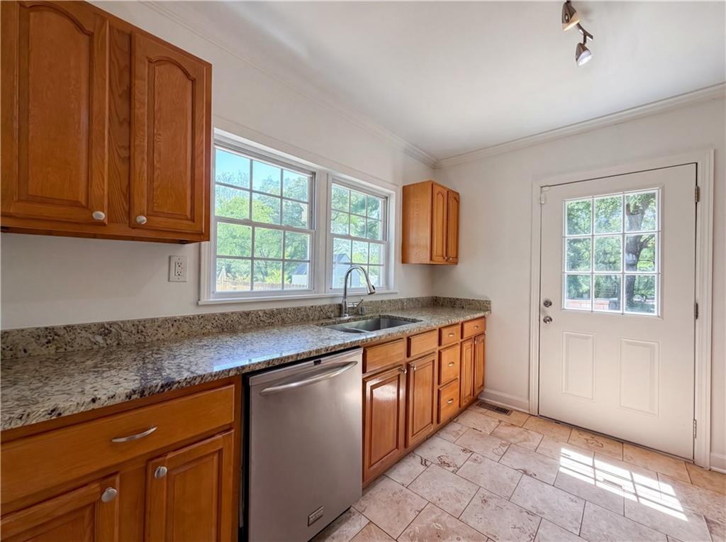 1918 Spring Avenue Atlanta, GA 30344 - Photo 7 of 20