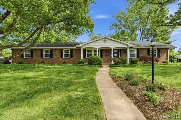 $499,900 | 405 Trail Grove Court, Ballwin, MO 63011
