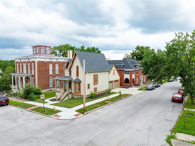 $470,000 | 221 North 6th, Hannibal, MO 63401