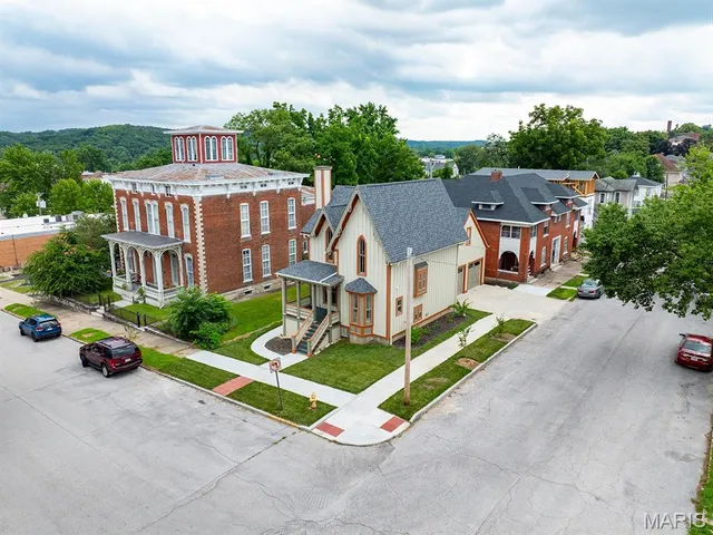 $470,000 | 221 North 6th, Hannibal, MO 63401