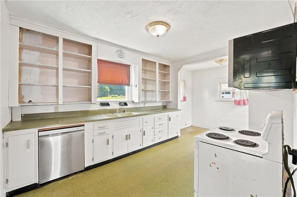 729 Mercer Road Greenville, PA 16125 - Photo 4 of 28