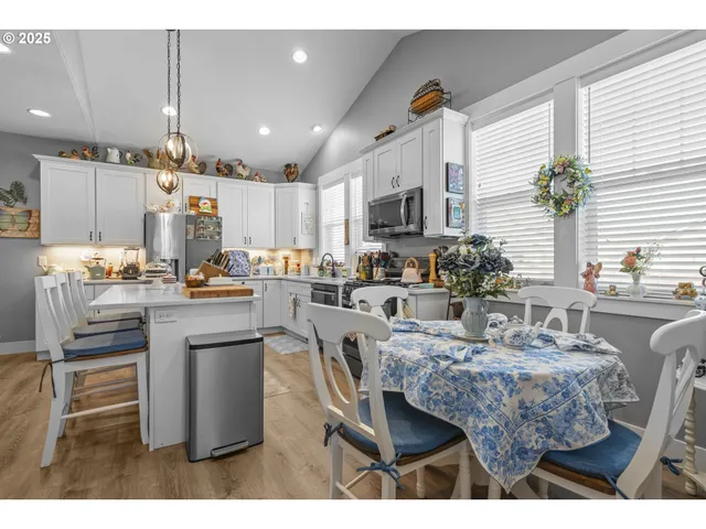 $555,000 | 1002 Chestnut Street, Independence, OR 97351