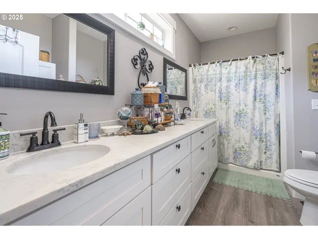 $555,000 | 1002 Chestnut Street, Independence, OR 97351